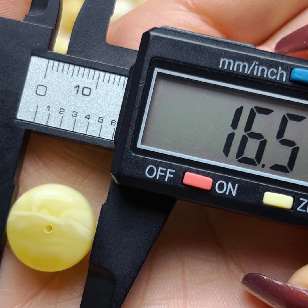 蜜蜡裸石未镶嵌16.5mm微瑕扣子