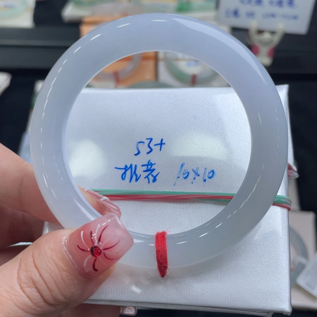 翡翠手镯未镶嵌翡翠手镯