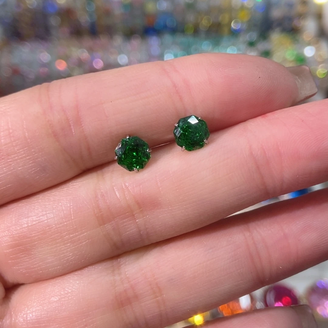 66锆石（处理）耳钉