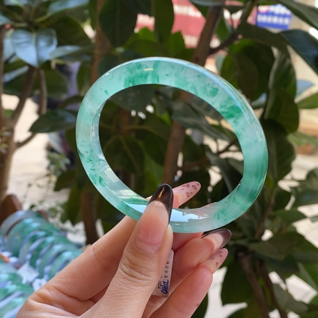 未镶嵌手镯石英岩玉