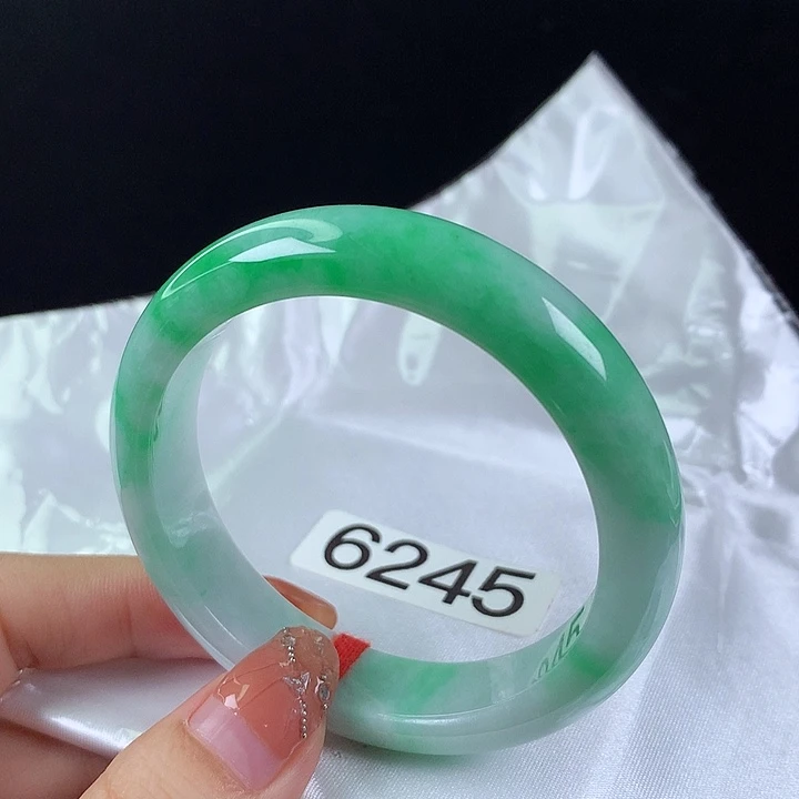 翡翠手镯未镶嵌53圈