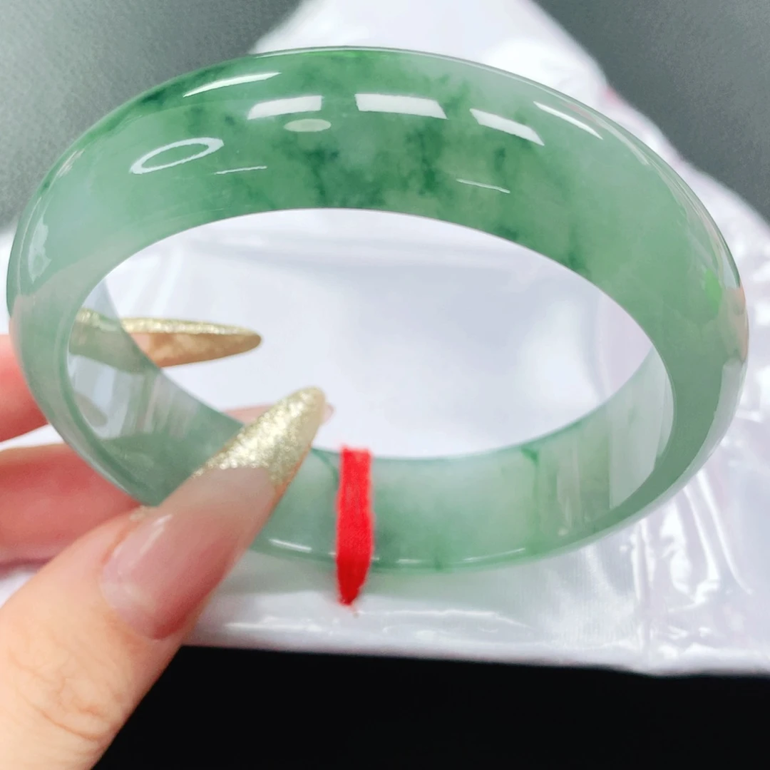 翡翠手镯未镶嵌59圈
