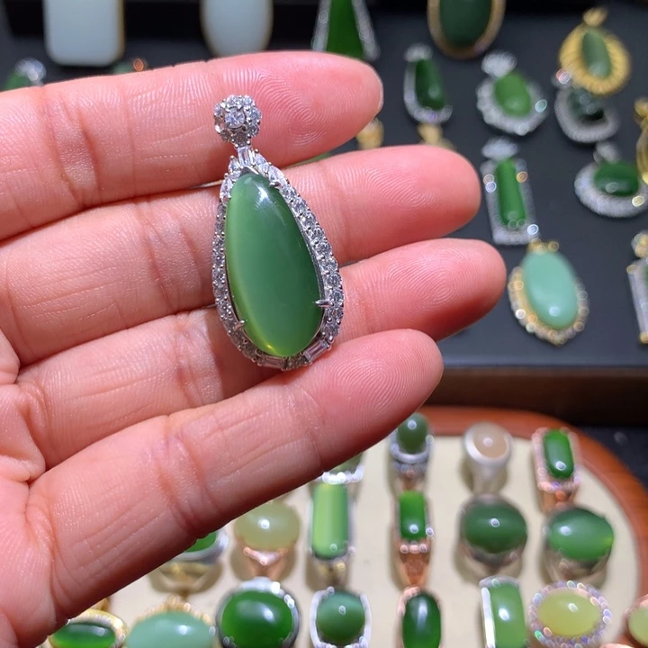 和田玉银S925镶嵌碧玉猫眼吊坠花**卷