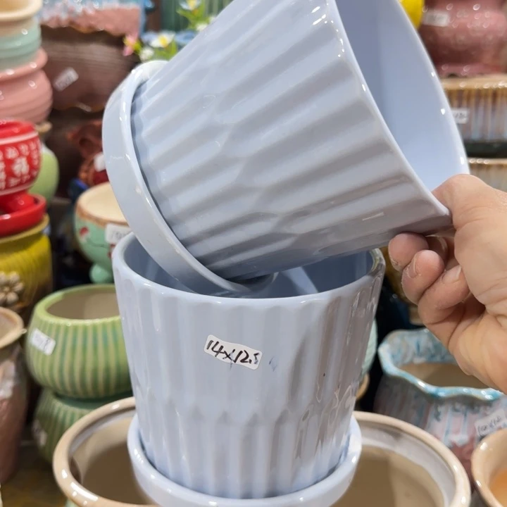 凑9块包邮，有孔，陶瓷花盆