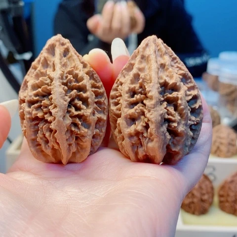 桃核把件浪***…东北秋子129