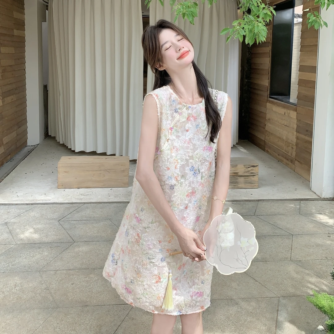 新中式国风气质刺绣连衣裙女2025夏季新款时尚显瘦无袖背心短裙子