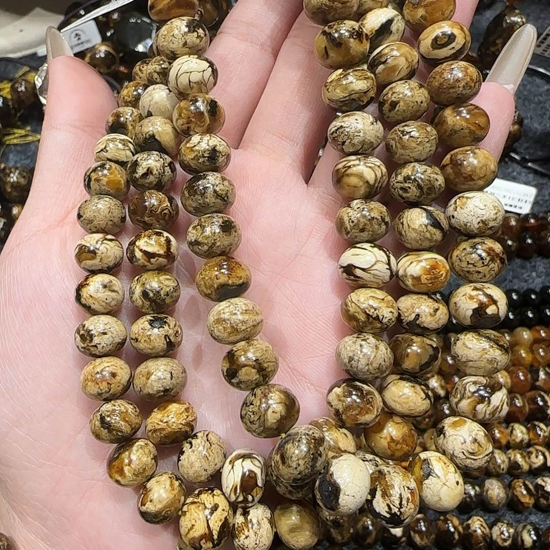 琥珀颈饰未镶嵌禄*抚顺琥珀