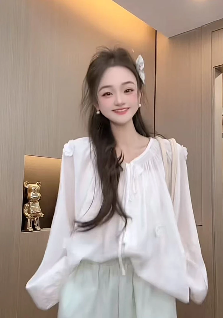 【秀宝女装】春季新款春钉珠花朵纯色系带衬衫XB4862