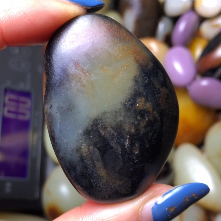 和田玉（翠青玉）未镶嵌珠宝奇石