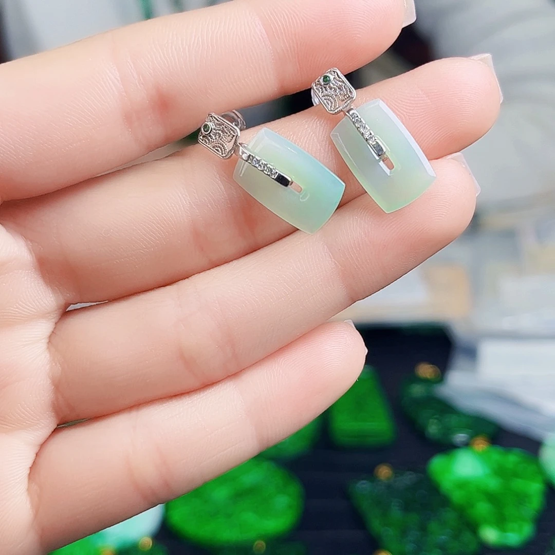 颈饰银S925镶嵌翡翠多样性