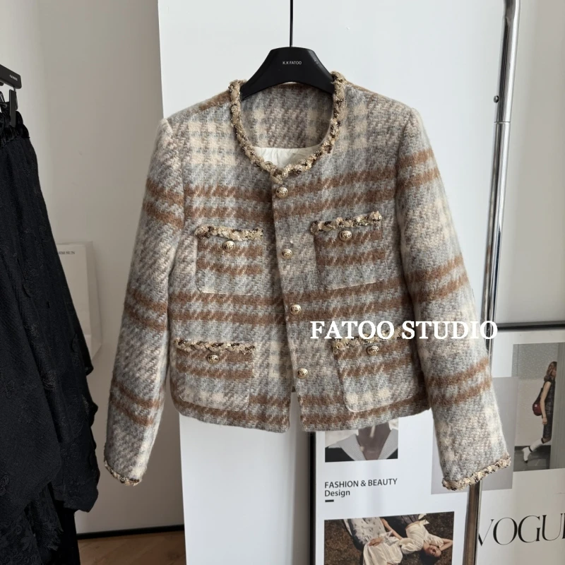 复古小香风羽绒服女2025冬季新款超好看的圆领格纹保暖加厚短外套