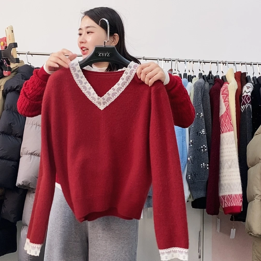 红色V领针织衫130斤内