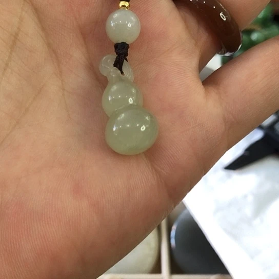 颈饰未镶嵌和田玉（糖玉）