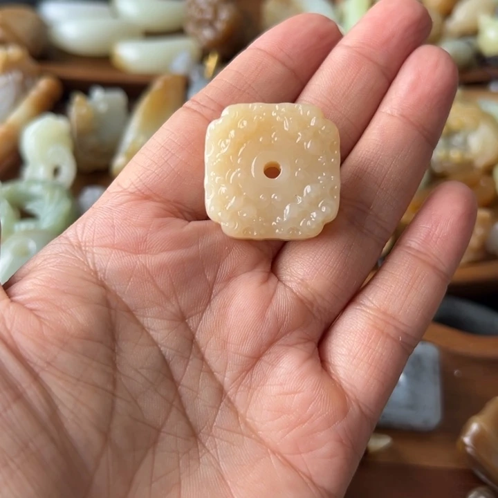 颈饰未镶嵌和田玉阿***花