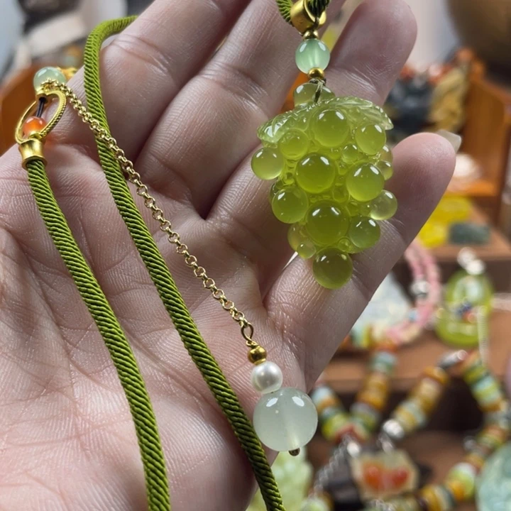 蛇纹石玉未镶嵌吊坠