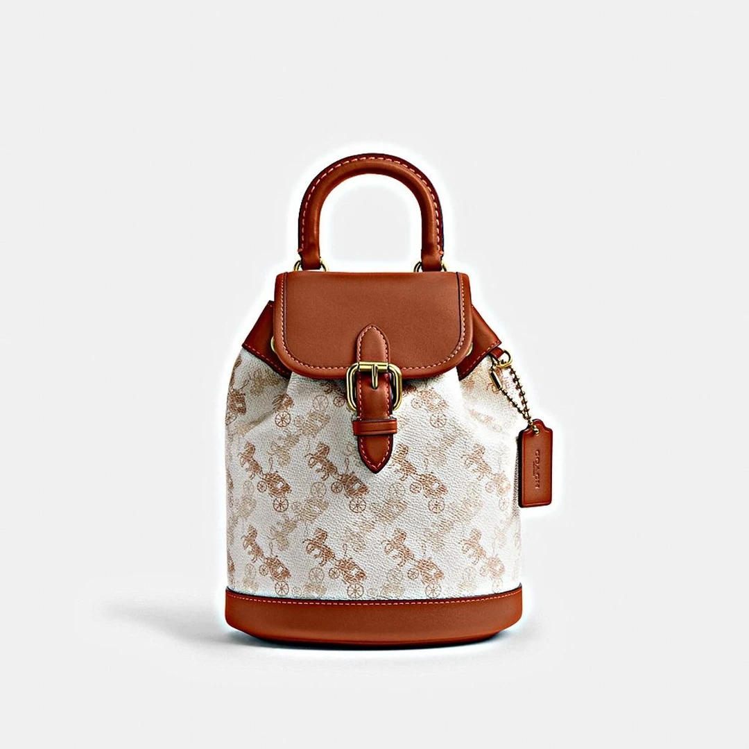 【银泰百货WL】蔻驰女士经典马车印花双肩包CAM31