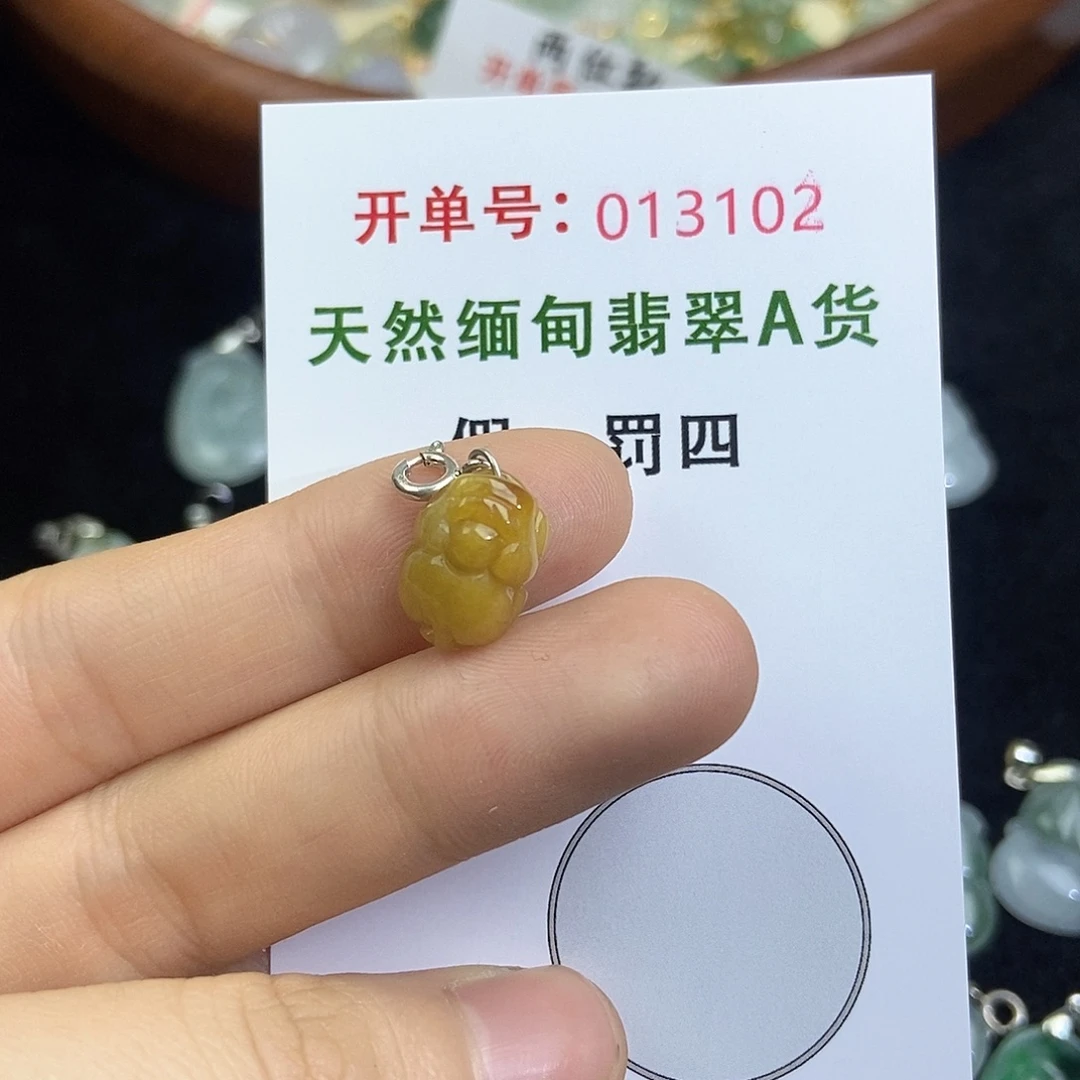 翡翠未镶嵌颈饰翡翠手镯