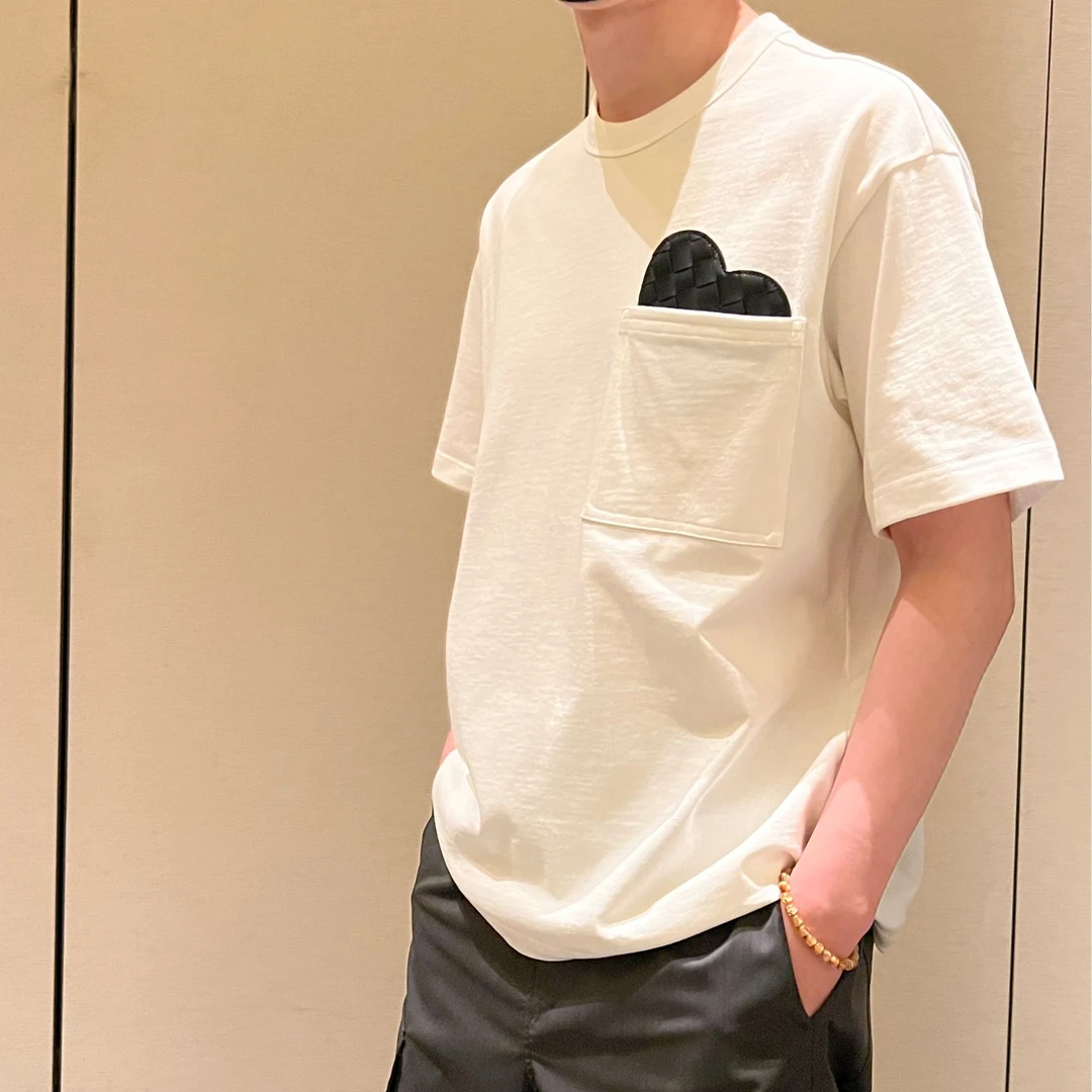 Eicalonce·意卡伦萨 25·SS简约百搭皮牌圆领情侣款短袖T恤SM12130