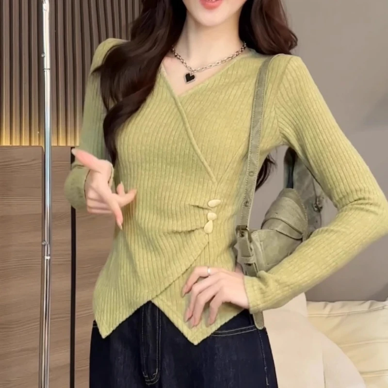 绿色不规则V领长袖T恤女春季2025新款交叉设计感小众显瘦短款上衣