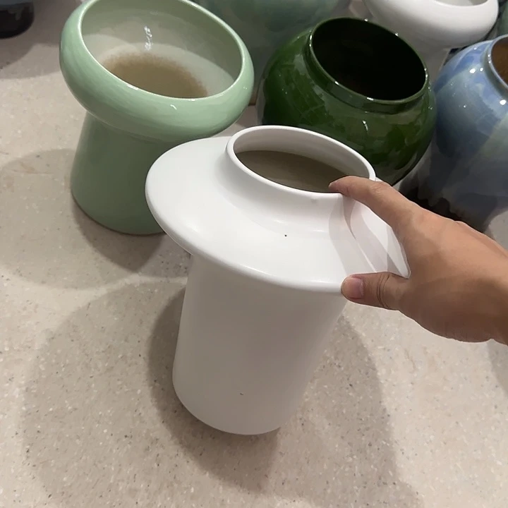 白泥花盆微瑕有孔