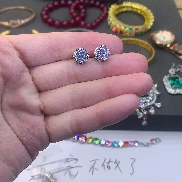 非金属002耳钉。