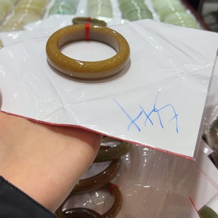 和田玉未镶嵌手镯和田玉