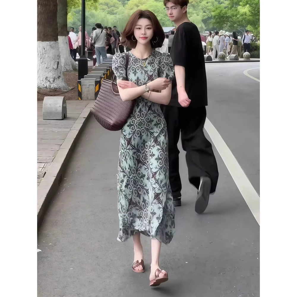 2025夏季新款时尚减龄轻奢裙子法式气质减龄女装遮肚显瘦连衣裙潮