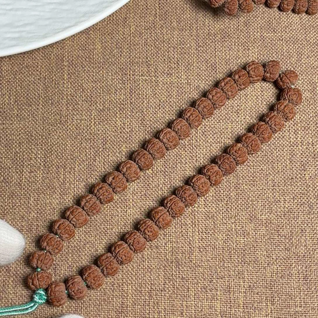 金刚菩提吊坠老树王手持