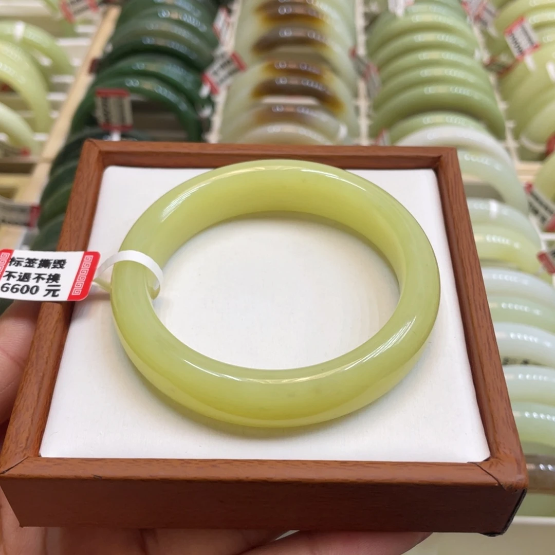 未镶嵌手镯和田玉财****儿