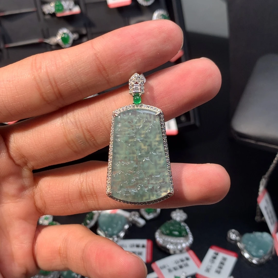 吊坠(不含链)未镶嵌翡翠