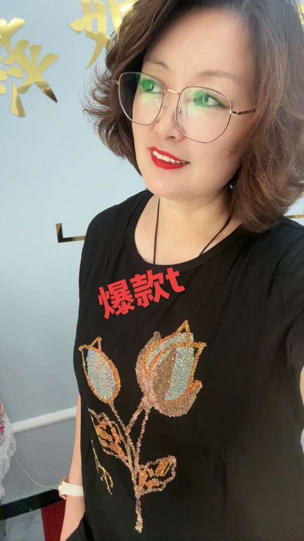 短袖常规款休闲风V领镶钻圆领T恤夏季时尚嬉皮部落风
