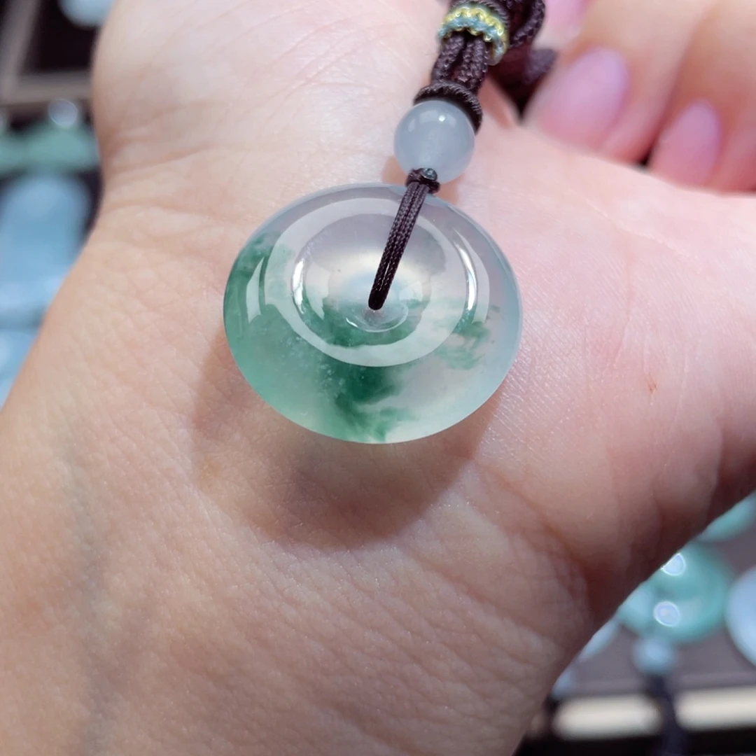 颈饰未镶嵌翡翠平安扣