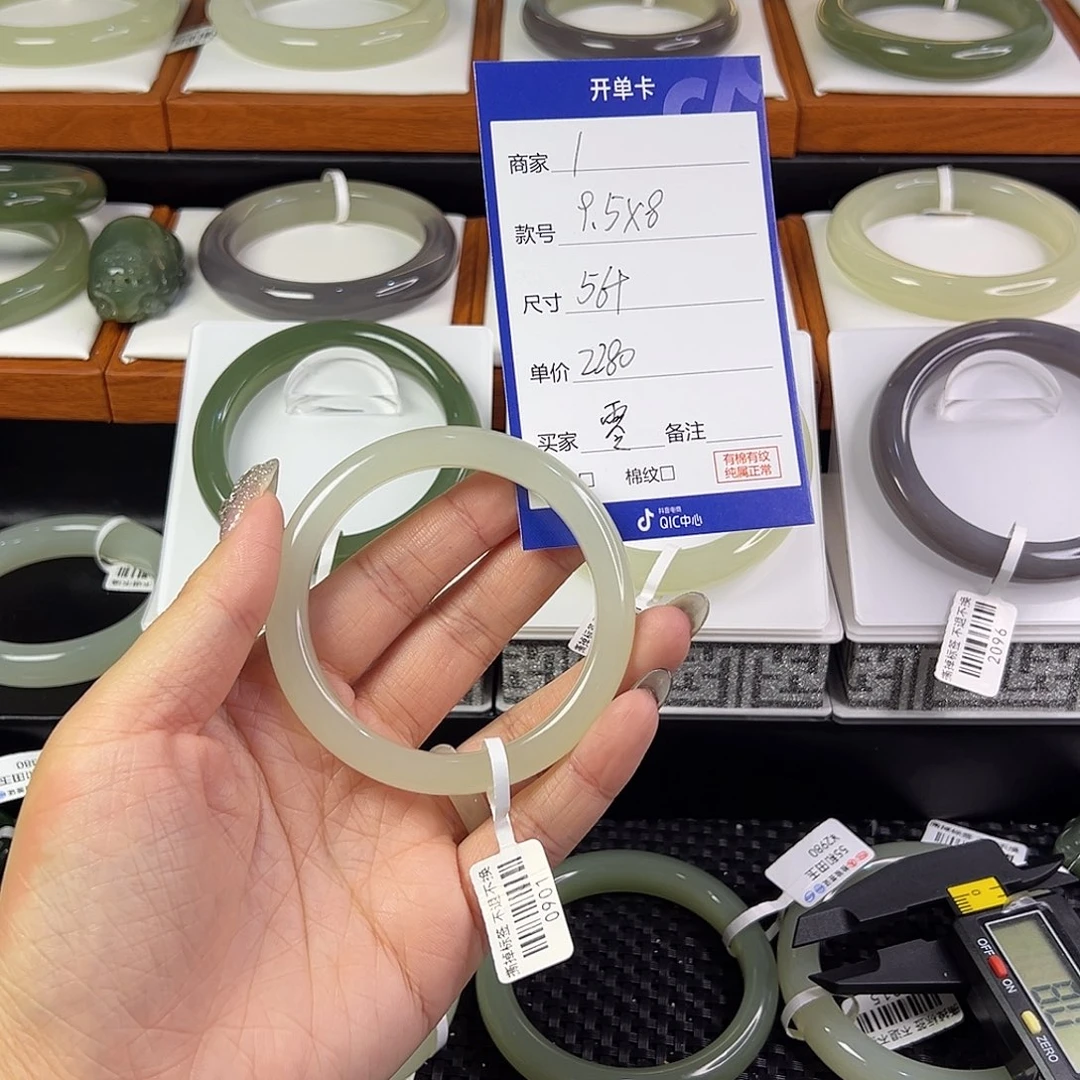 和田玉手镯未镶嵌零*