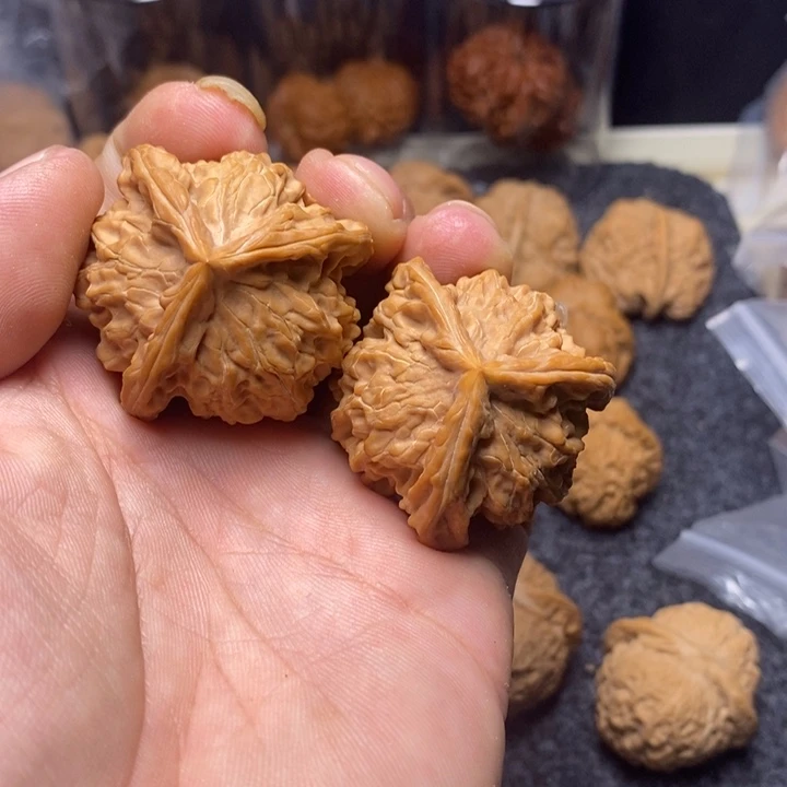 文玩核桃吊坠40盘山三棱