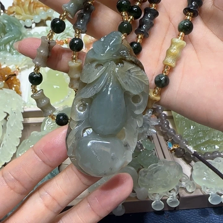 蛇纹石玉吊坠未镶嵌