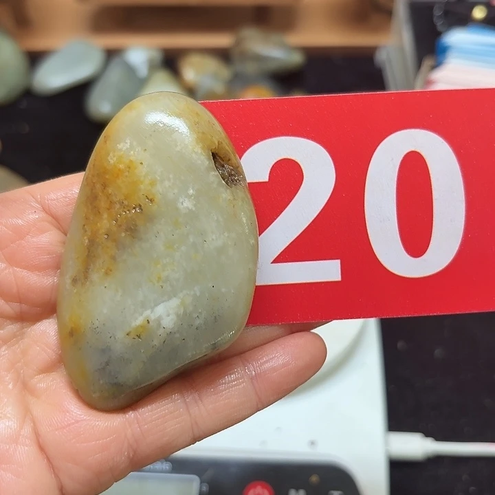 和田玉（糖玉）未镶嵌挂件