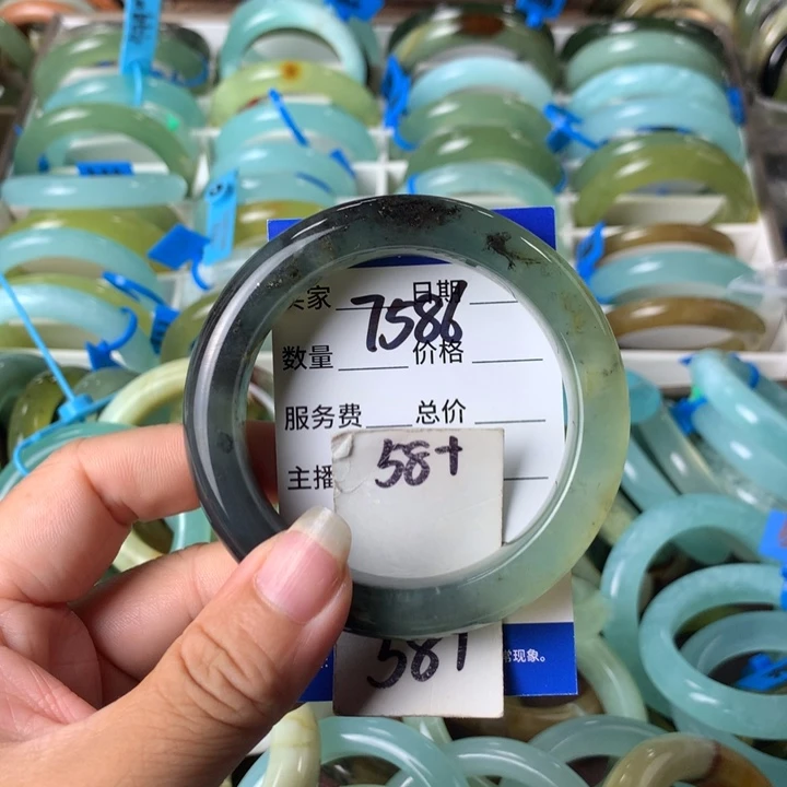 未镶嵌蛇纹石玉手镯7586