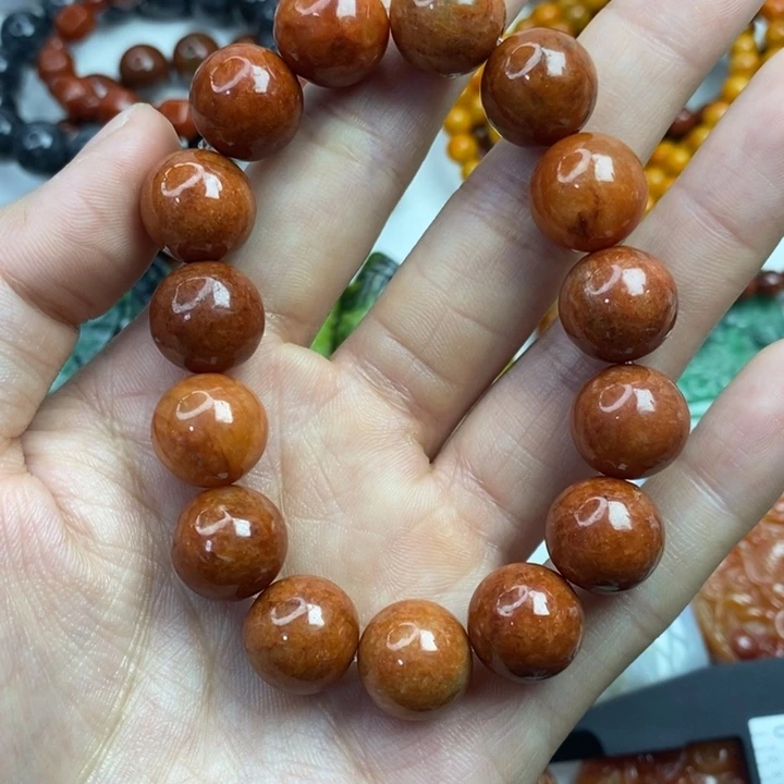 颈饰未镶嵌翡翠****?