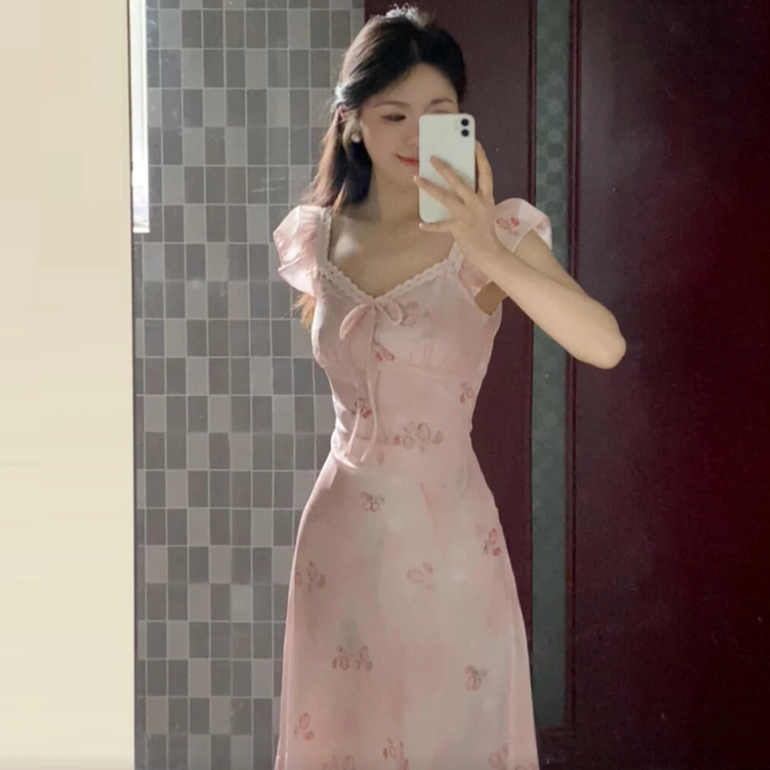 法式v领粉色碎花连衣裙子女夏季2025新款收腰显瘦度假小飞袖长裙