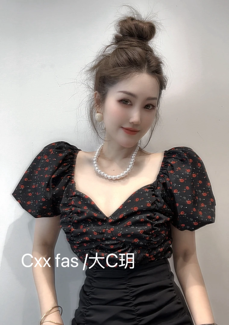 【CXX】胖M M洋气通勤印花短款夏季泡泡袖V领网红ins上衣