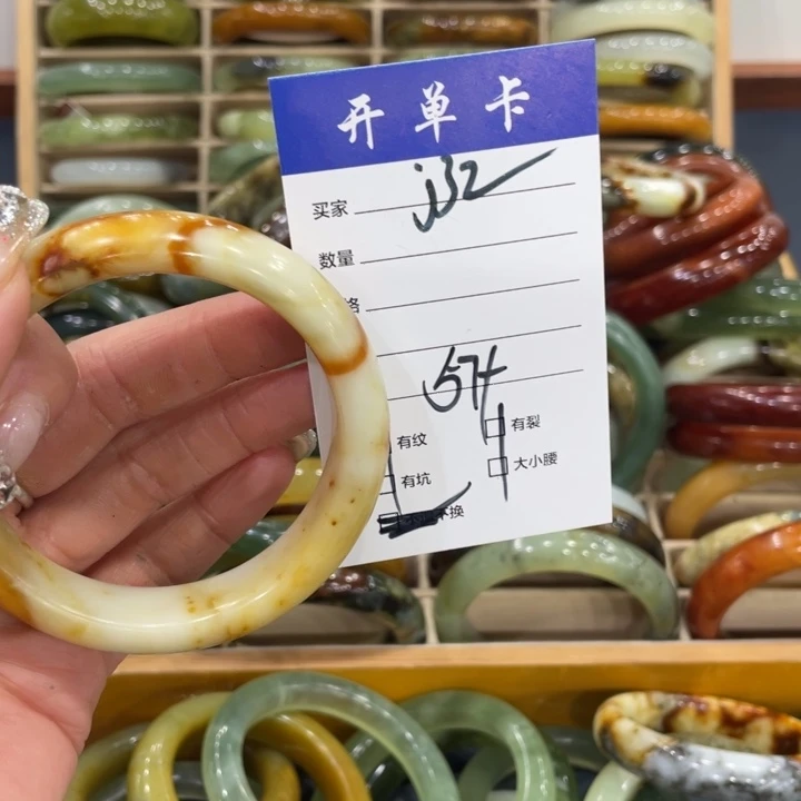 白***九蛇纹石玉未镶嵌手镯