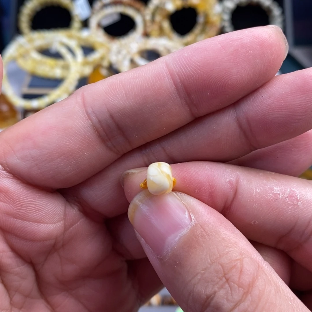 蜜蜡未镶嵌裸石8.8mm墩子