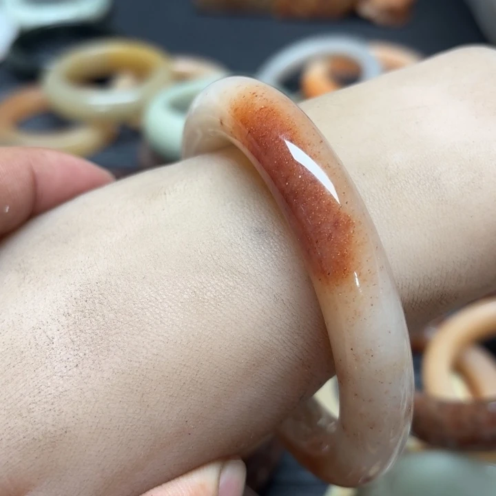 飞***霄石英质玉未镶嵌手镯