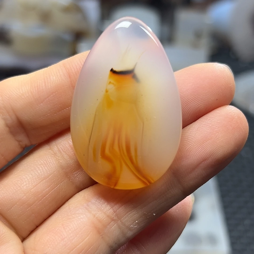 用***在玛瑙/玉髓未镶嵌珠宝半成品