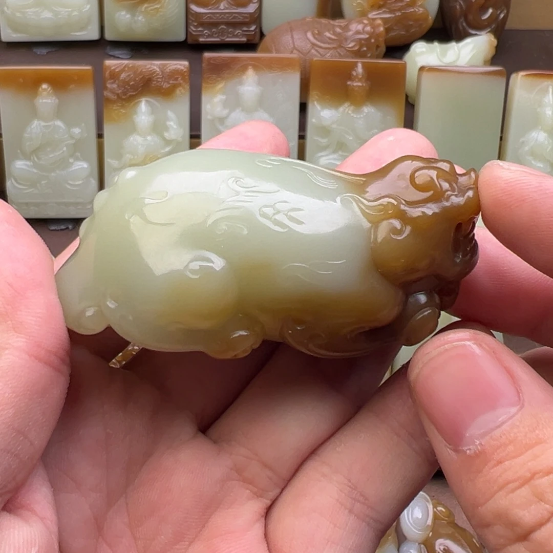 洋***洋和田玉（糖玉）未镶嵌颈饰