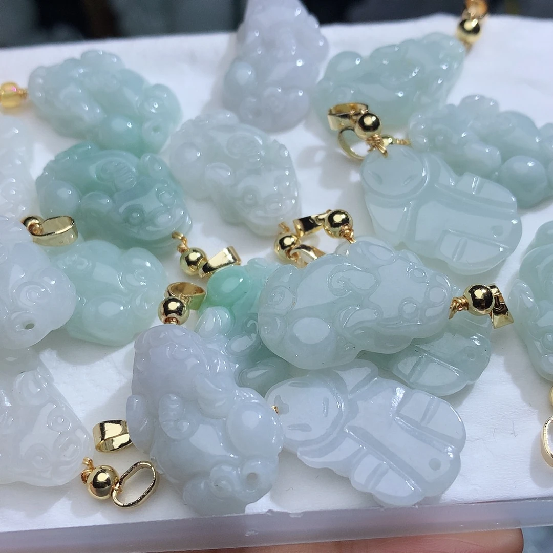 翡翠未镶嵌颈饰多样性发其一