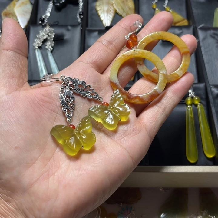 蛇纹石玉合金吊坠
