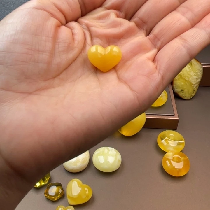 琥珀未镶嵌颈饰蜜蜡