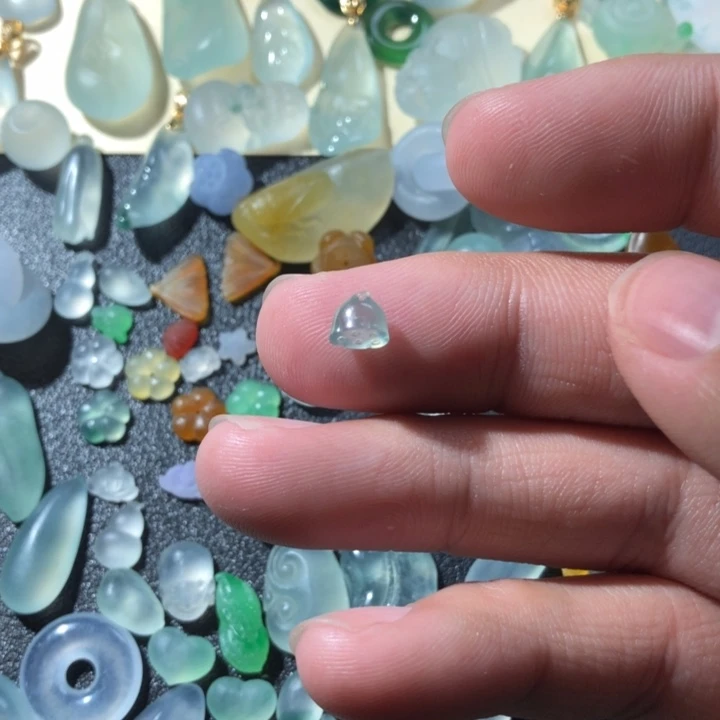 定制翡翠未镶嵌挂件