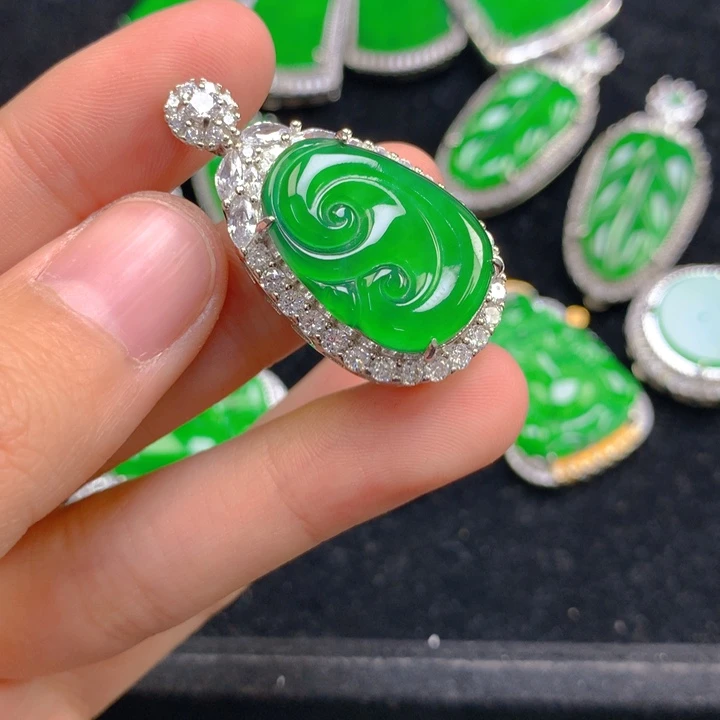 翡翠颈饰银S925镶嵌一个